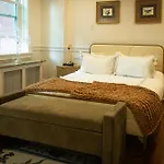Chateau Connellsville Eclectic Homage Suite