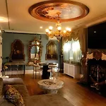Chateau Connellsville Eclectic Homage Suite