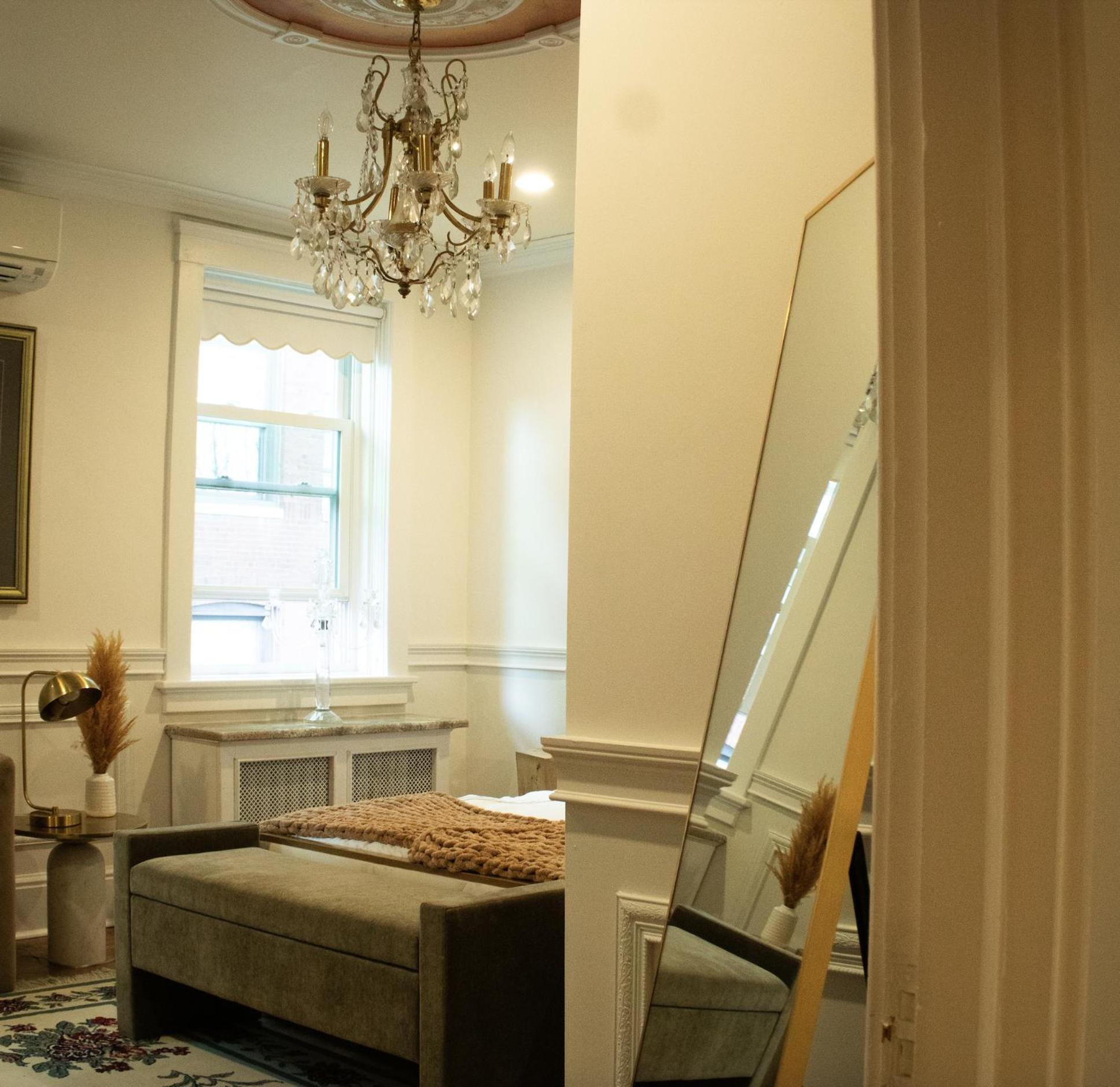 Chateau Eclectic Homage Hotel *