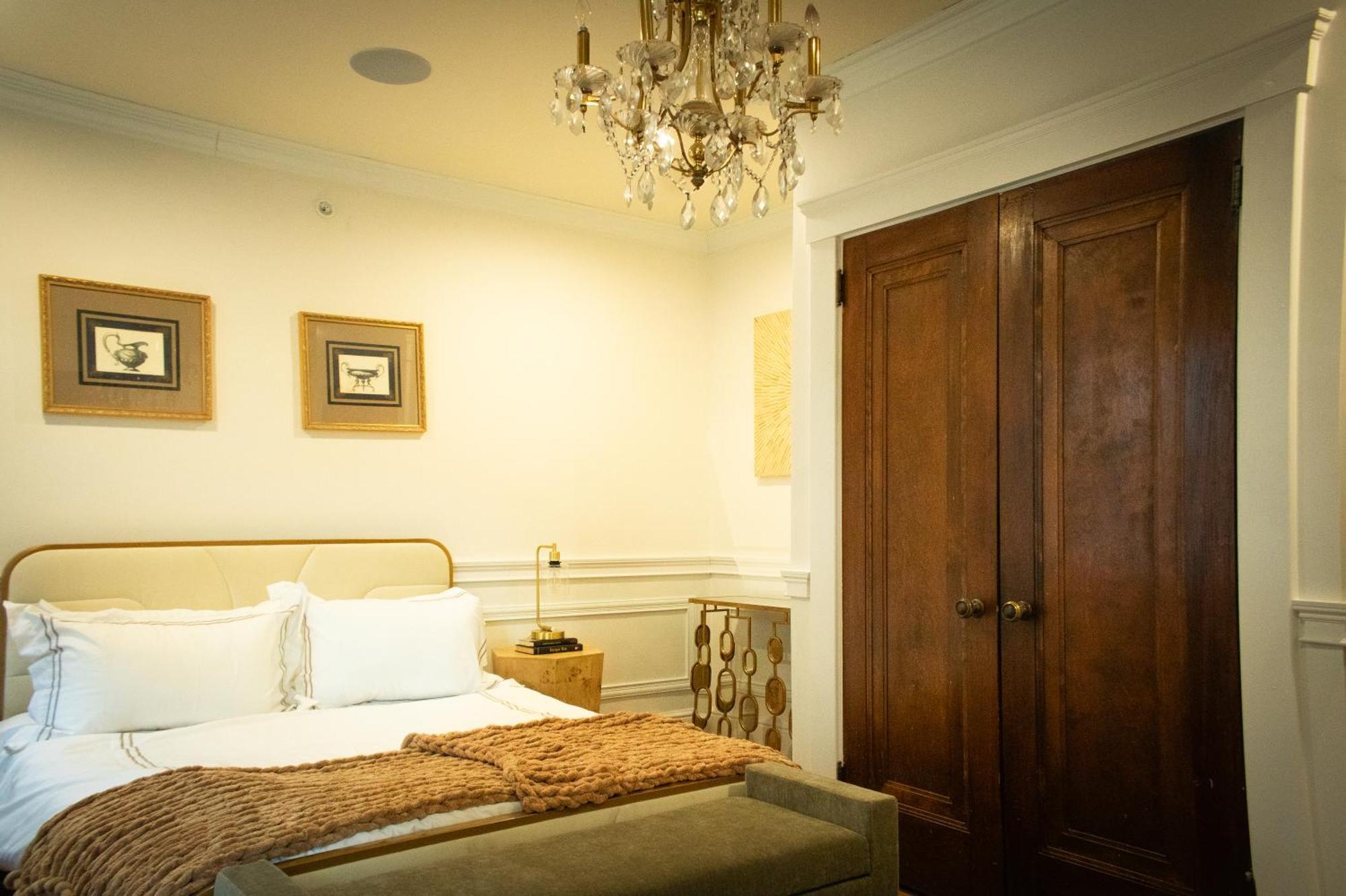 Chateau Eclectic Homage Hotel Connellsville