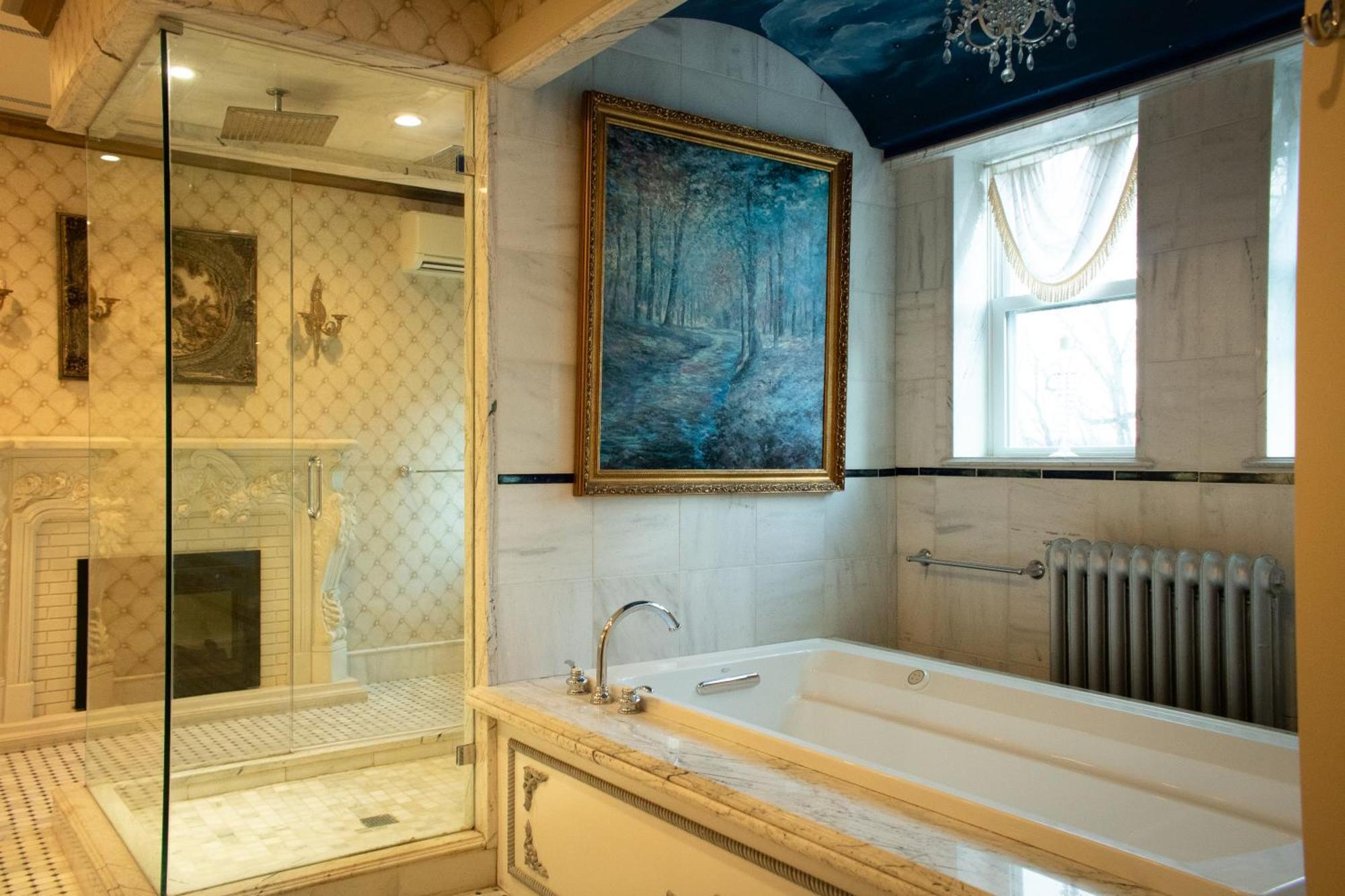 Chateau Eclectic Homage Hotel